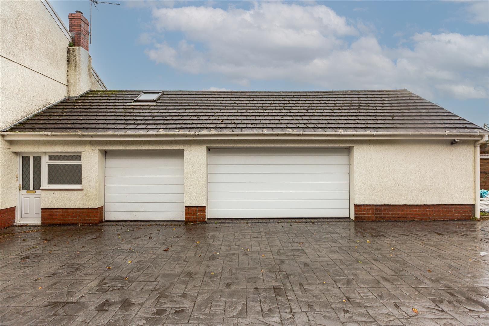 Llanmorlais, Swansea, SA4 3RY